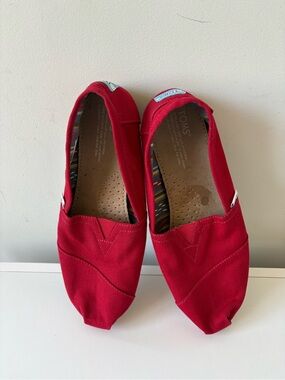 Toms Classic  Canvas Slip on Shoes RED Size 9.5